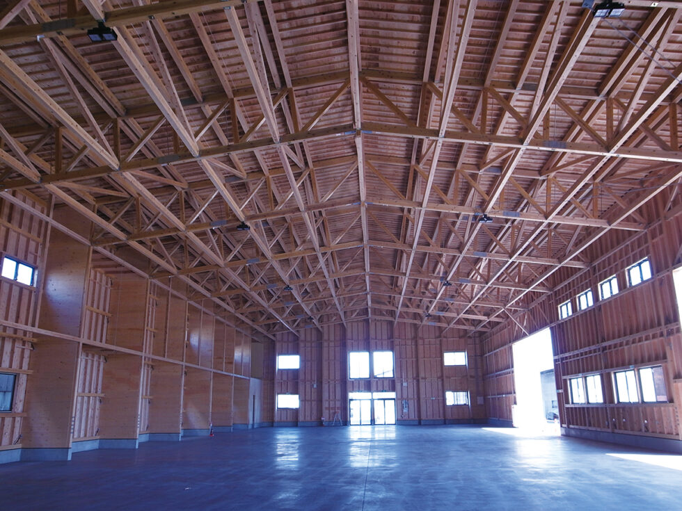 木造倉庫の内観